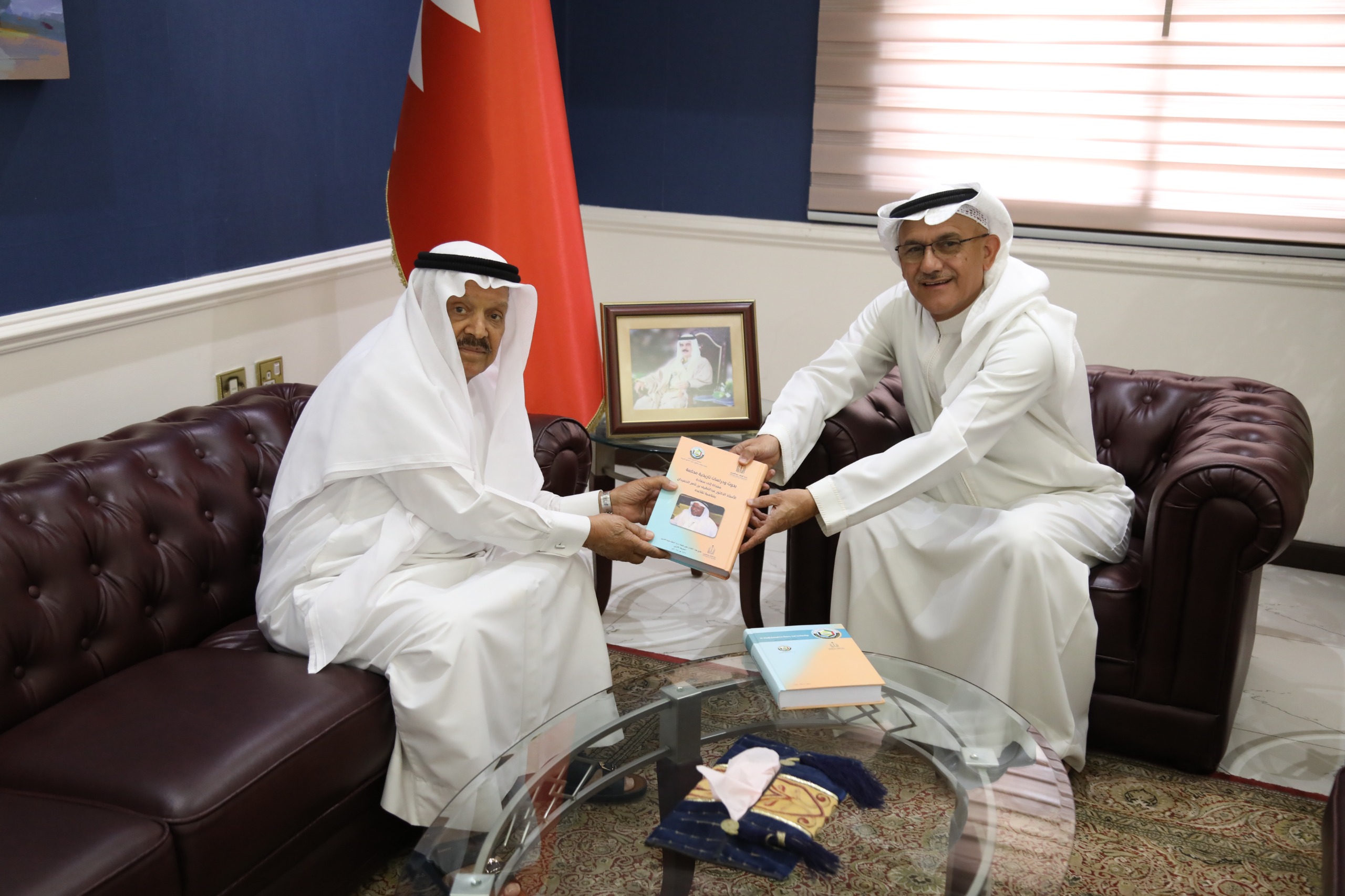 محافظ الشمالية يستقبل عضو مجلس إدارة جمعية التاريخ والآثار بدول الخليج العربية<